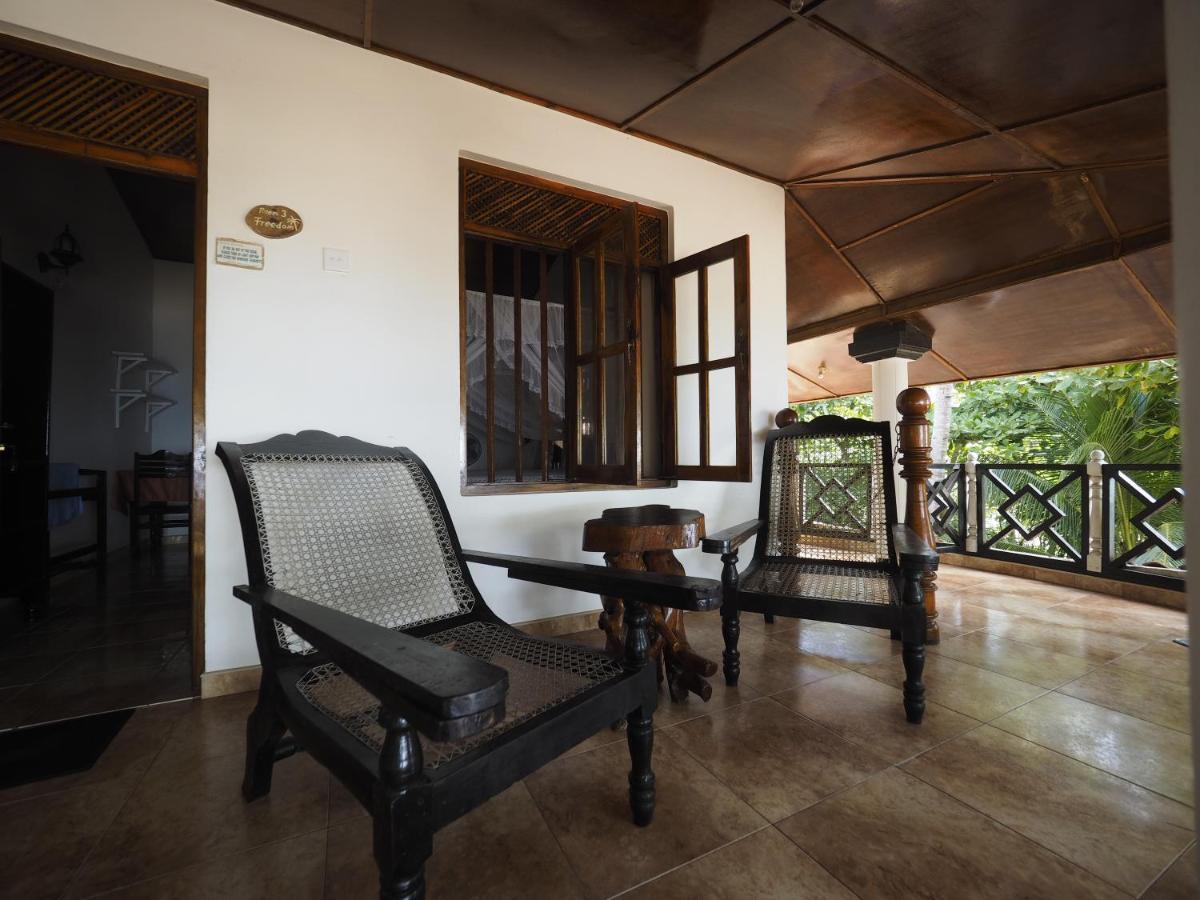 Ibisbird Bungalows, Sport, And Restaurant 3* Тангалла